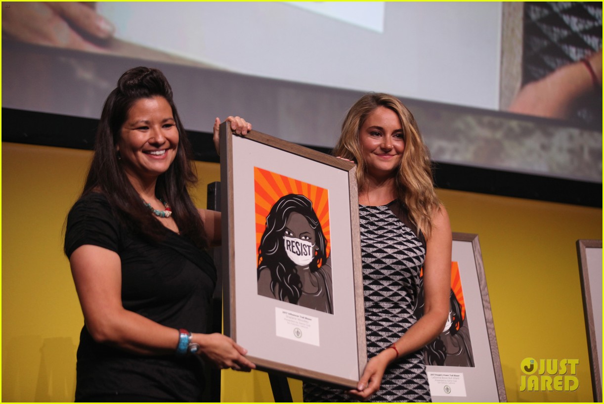 shailene woodley gets honored for her activism all were fighting for is love 03