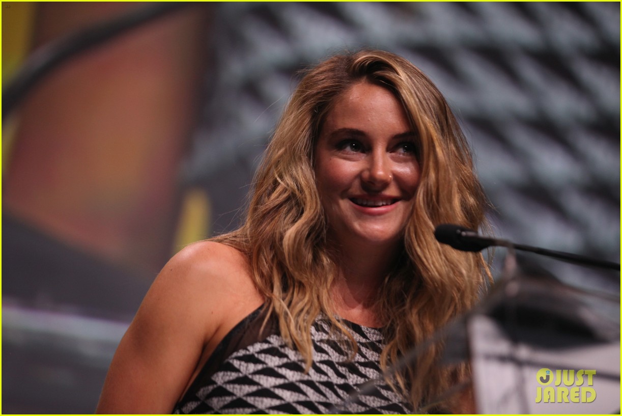 shailene woodley gets honored for her activism all were fighting for is love 05