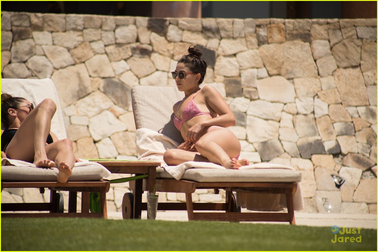 danielle campbell cabo vacation pics 02