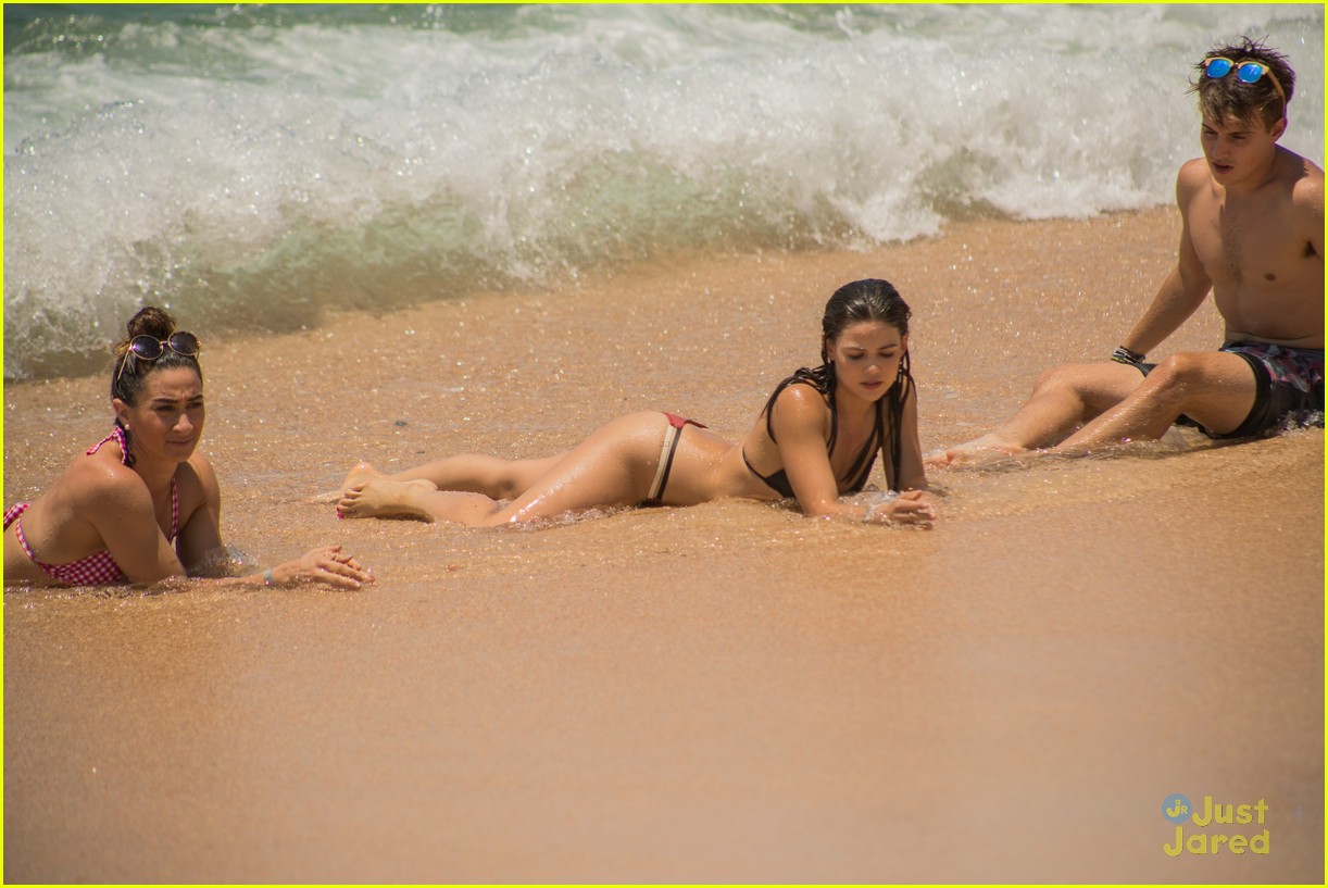 danielle campbell cabo vacation pics 22