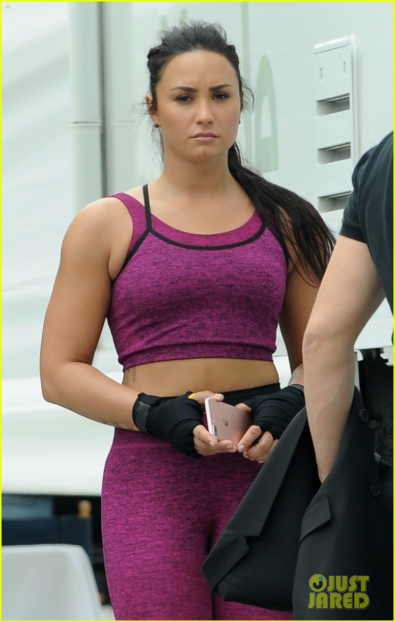 demi lovato shows her strength fabletics campaign 02