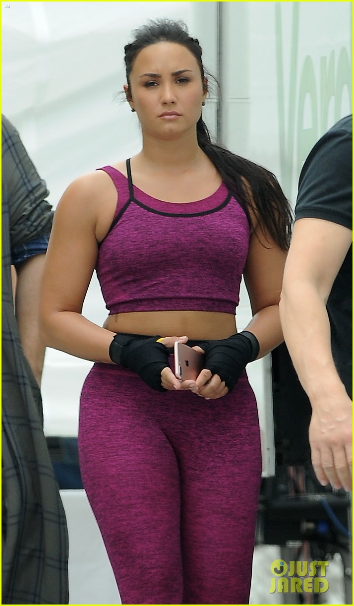 demi lovato shows her strength fabletics campaign 04