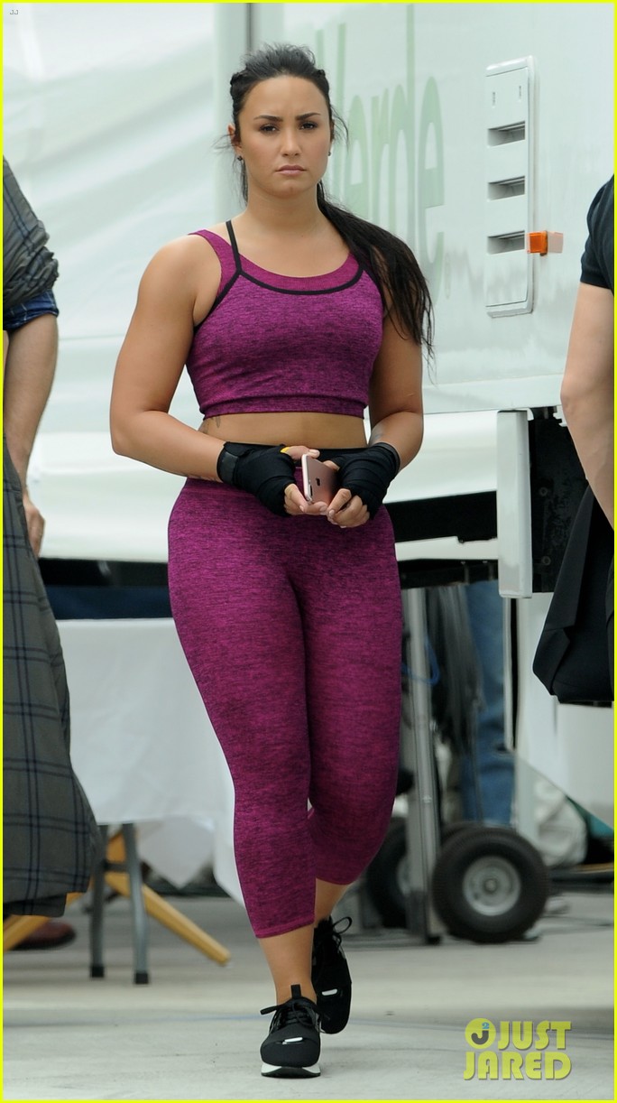 demi lovato shows her strength fabletics campaign 05