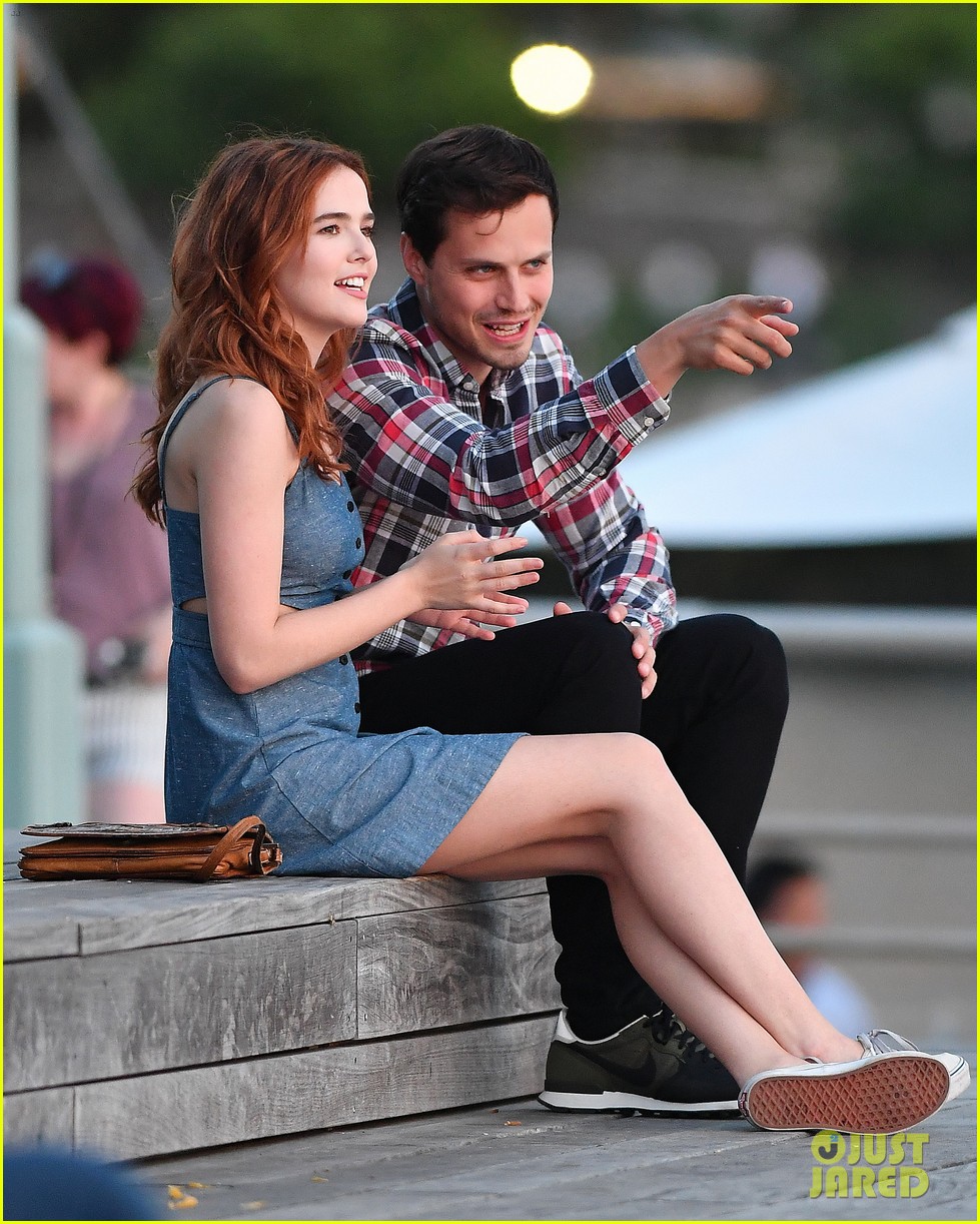 zoey deutch gets to work on new comedy set it up 03