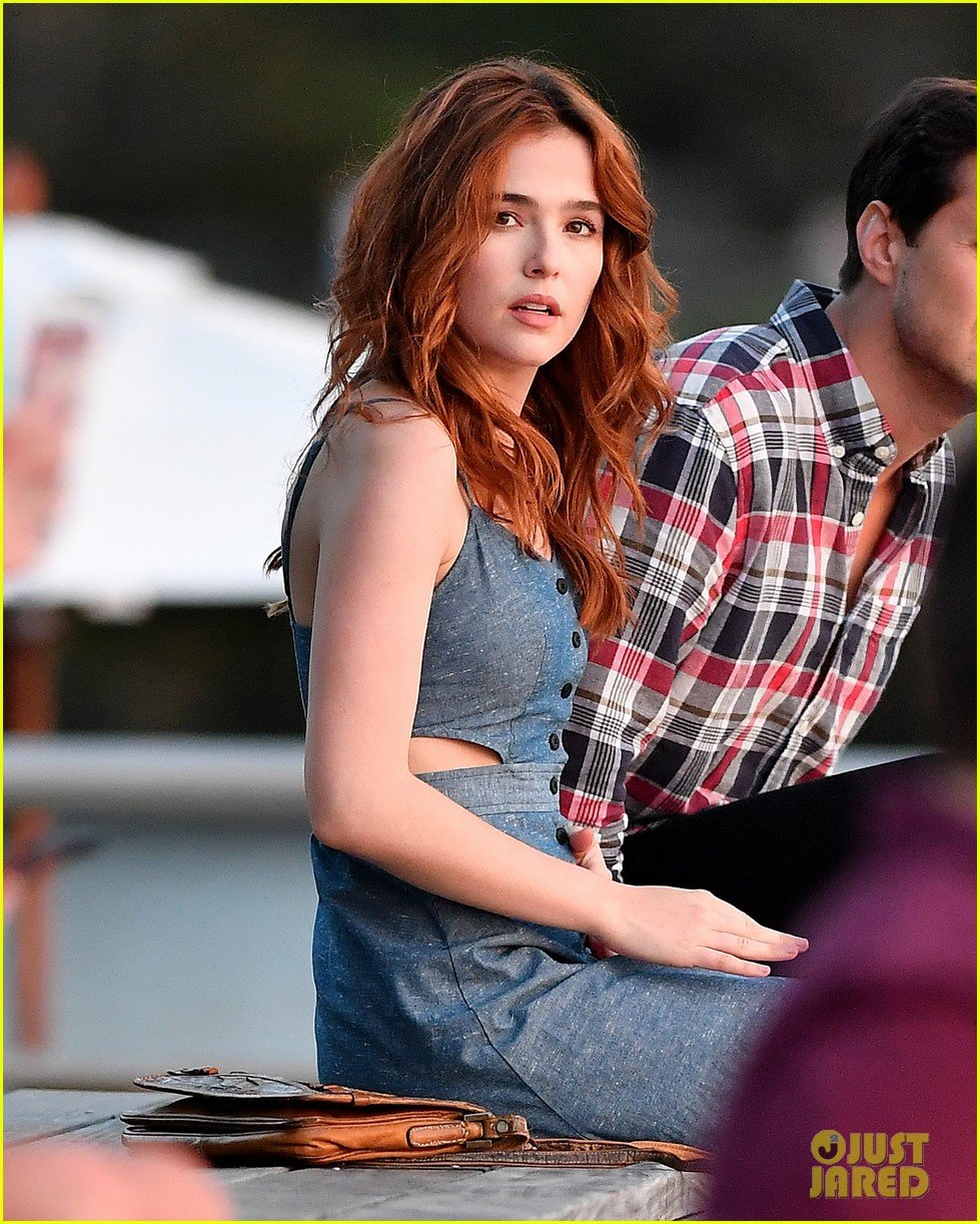 zoey deutch gets to work on new comedy set it up 04