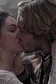 mary francis scene adelaide kane sticks out reign 04