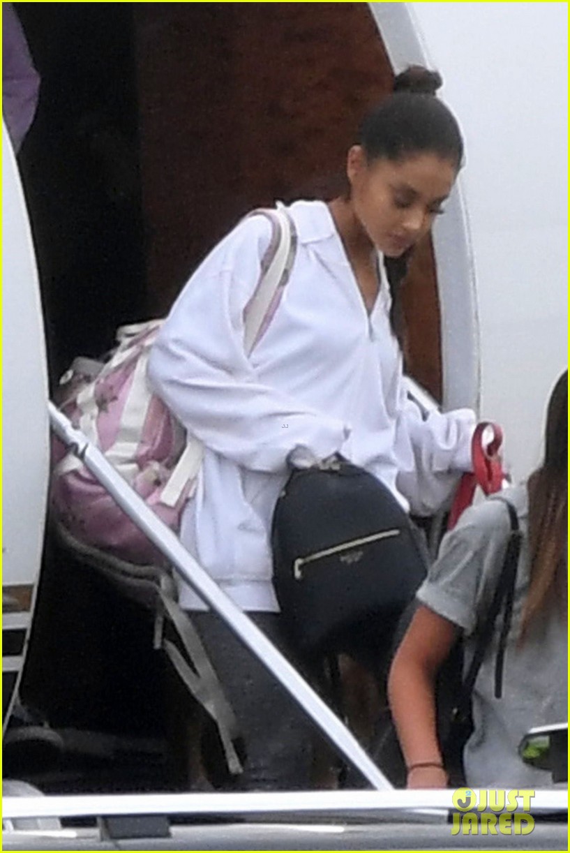 ariana grande arrives in uk for one love manchester concert 04