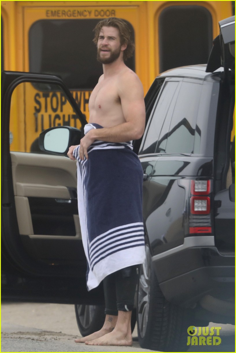 liam hemsworth strips out of wetsuit to reveal ripped abs 17