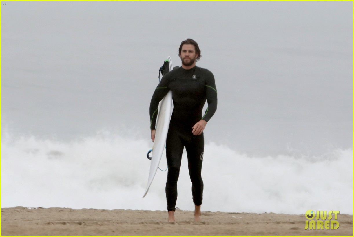 liam hemsworth strips out of wetsuit to reveal ripped abs 32