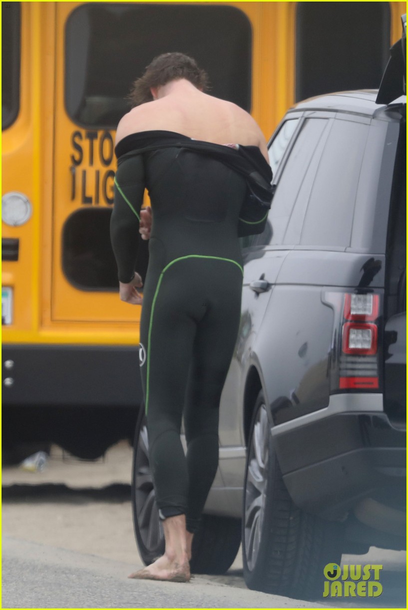 liam hemsworth strips out of wetsuit to reveal ripped abs 38