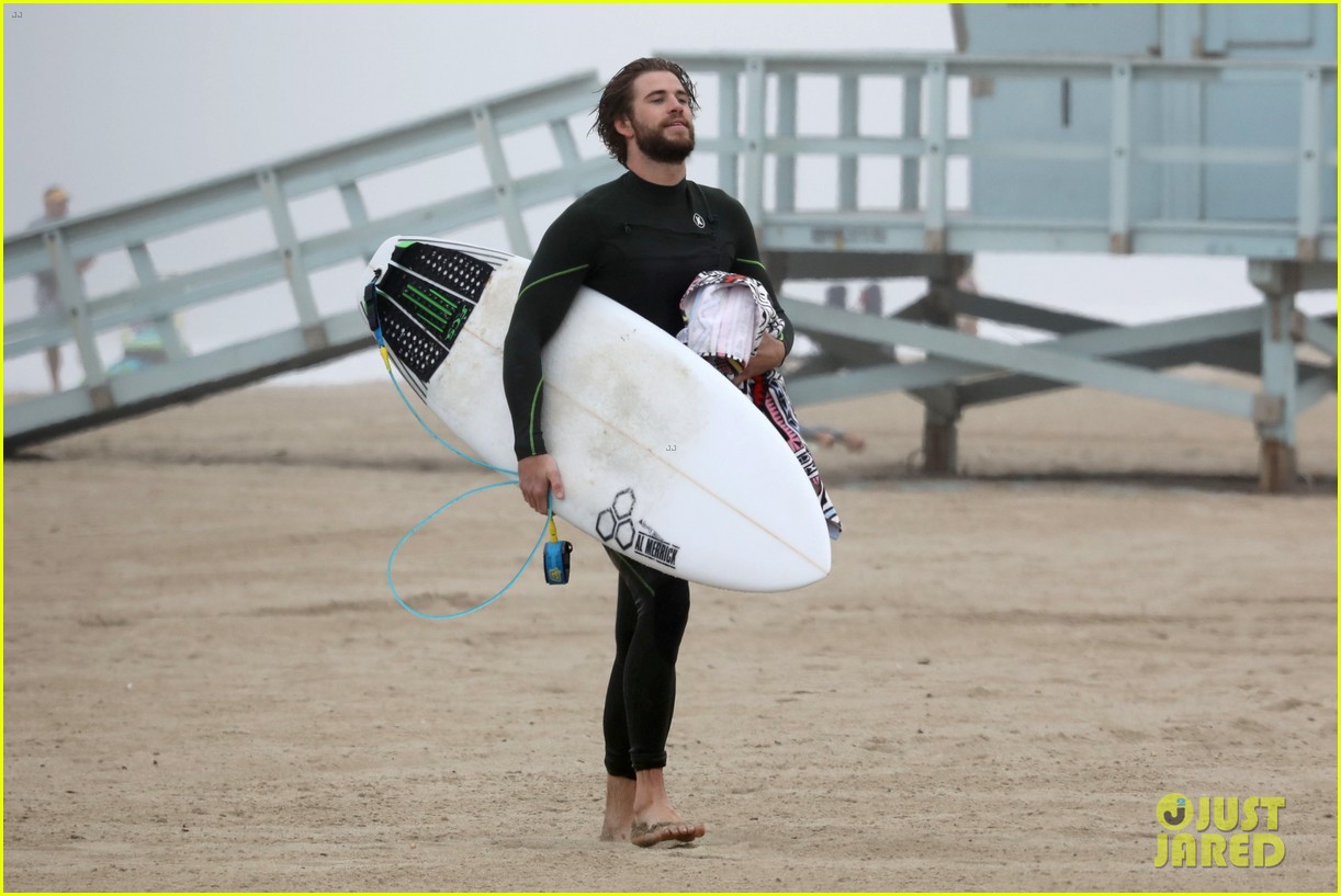 liam hemsworth strips out of wetsuit to reveal ripped abs 70