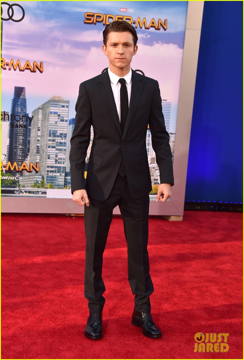 tom holland zendaya premiere sppider man homecoming in hollywood09