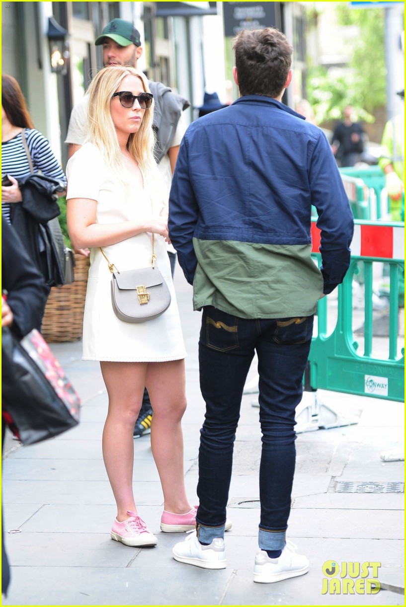 niall horan chats it up with female friend in london 17
