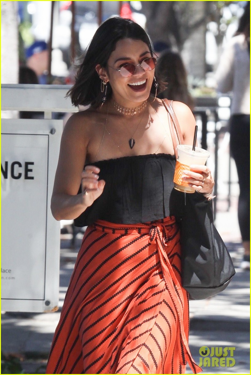 vanessa hudgens cant stop laughing while shopping with friends 01