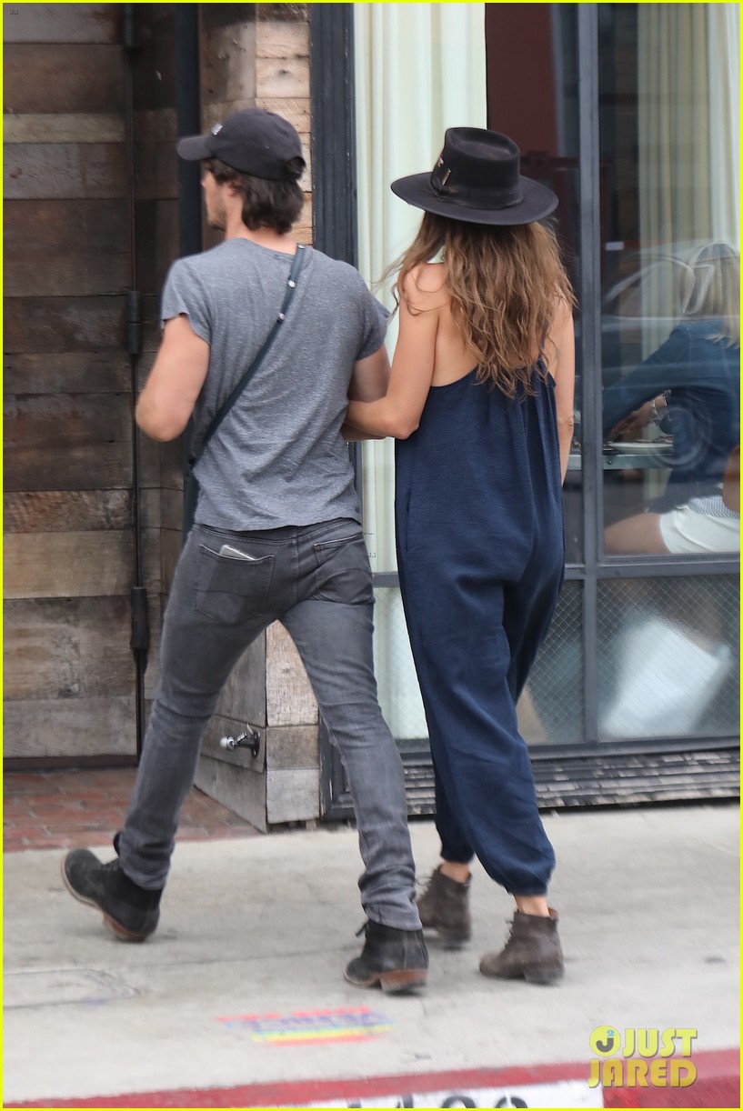 ian somerhalder pregnant nikki reed go for a lunch date 03