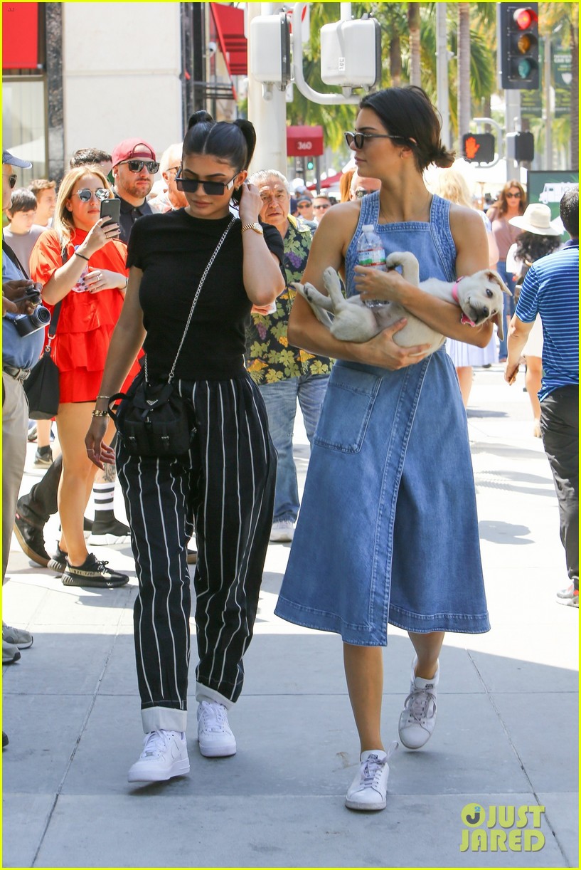 kendall kylie jenner spend fathers day at car show with caitlyn 02
