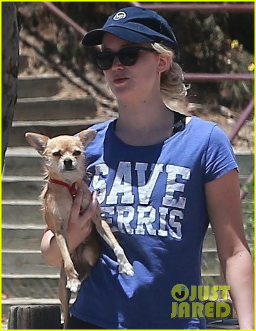 jennifer lawrence goes hiking with pup pippi02