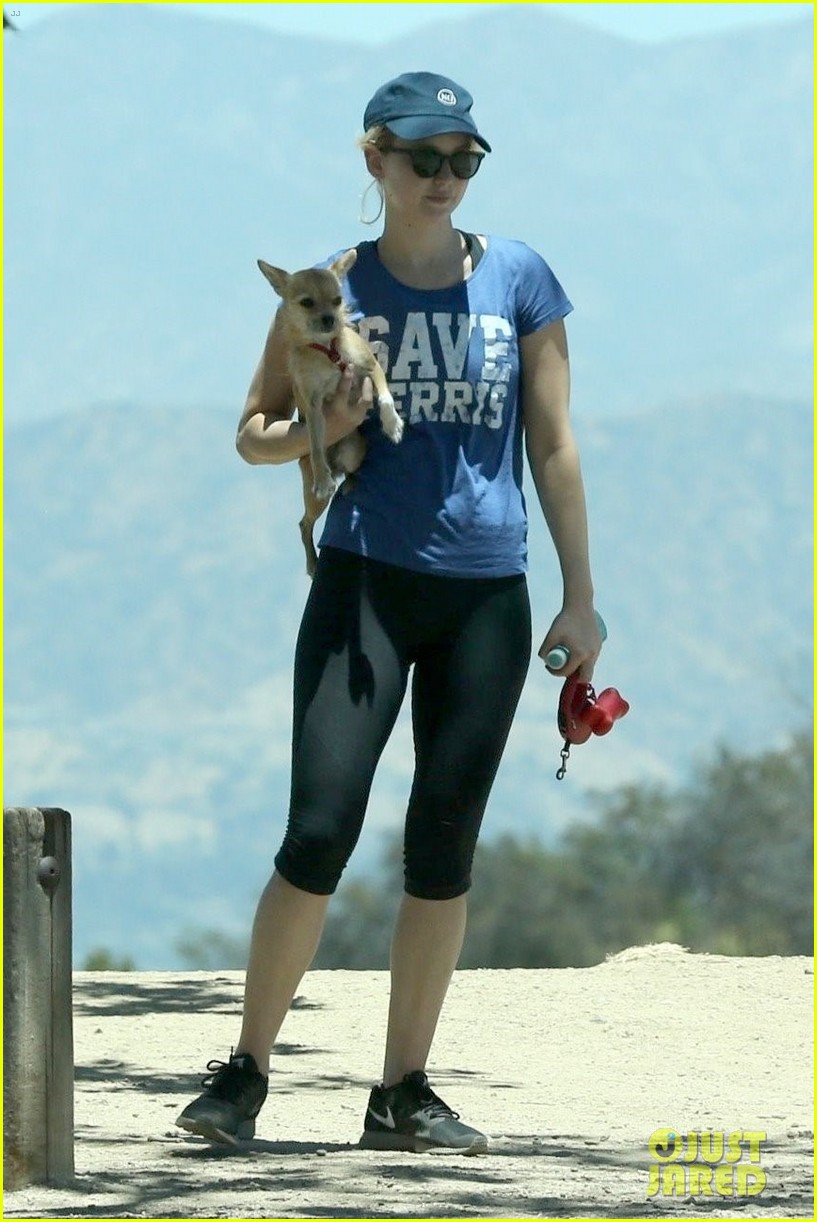 jennifer lawrence goes hiking with pup pippi03