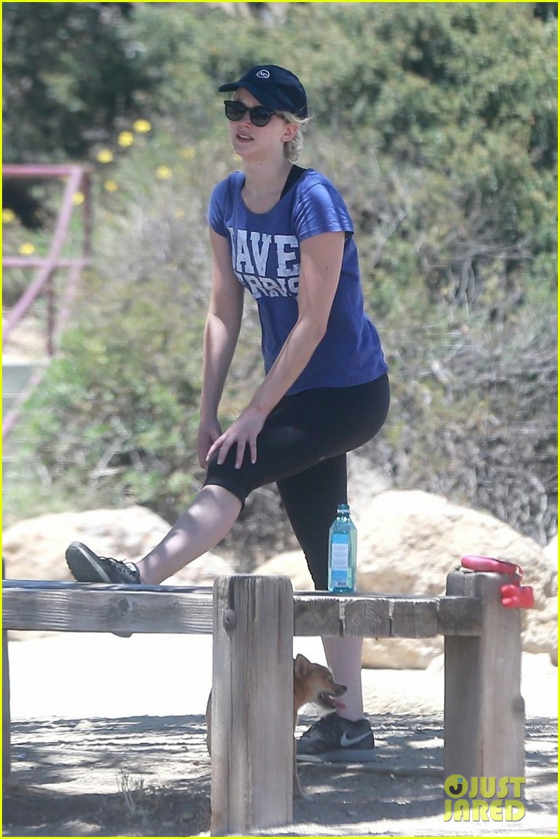 jennifer lawrence goes hiking with pup pippi05