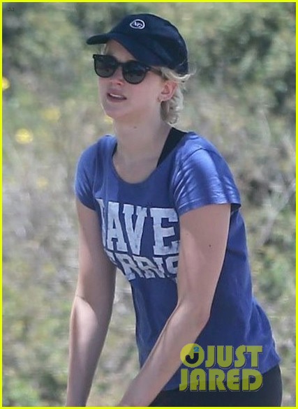 jennifer lawrence goes hiking with pup pippi06