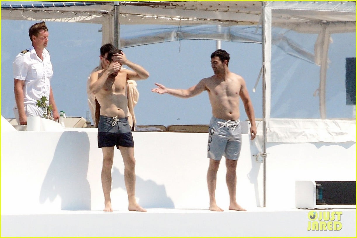 joe and nick jonas casually flaunt their shirtless bods 12