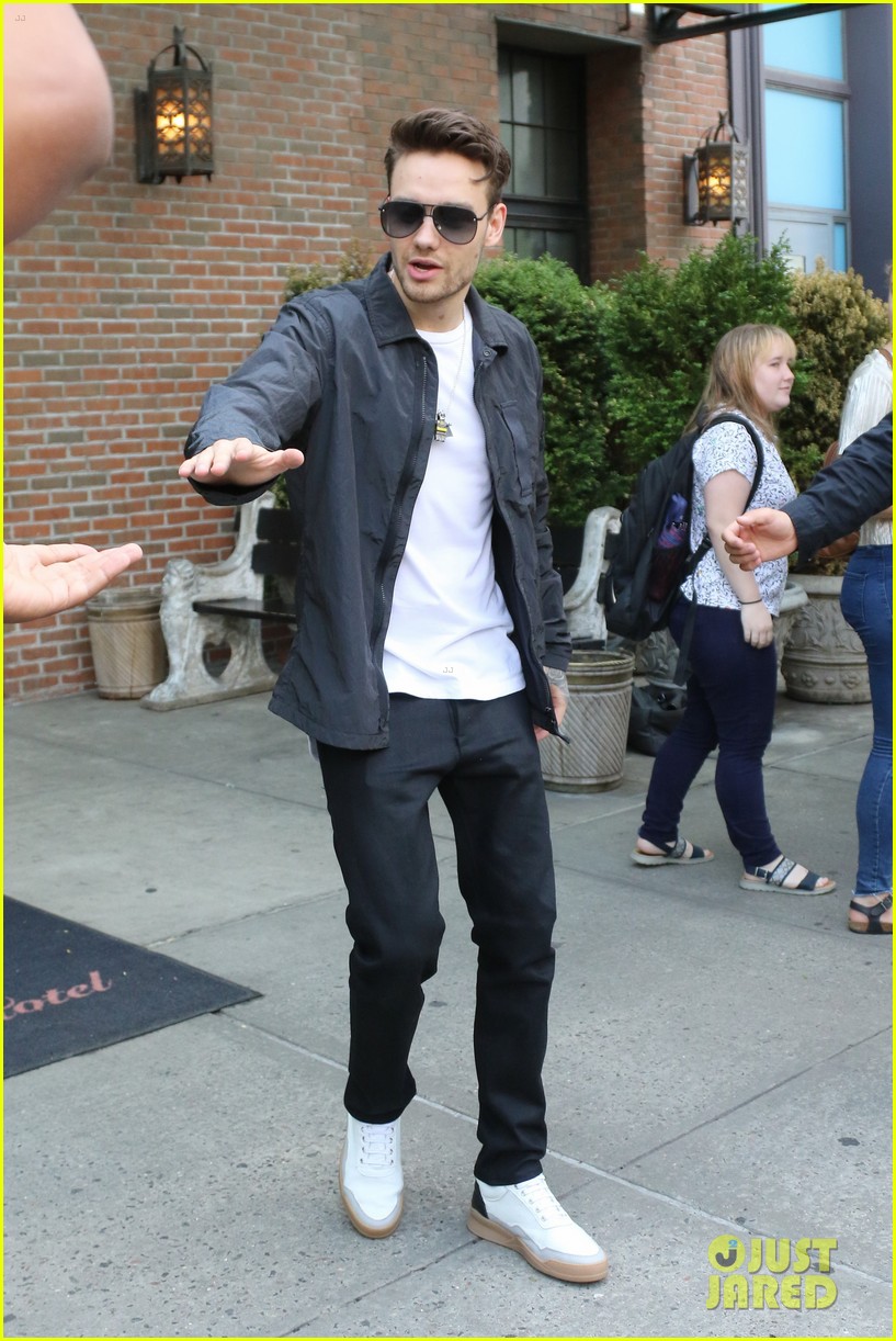 liam payne bear necklace nyc meeting 04
