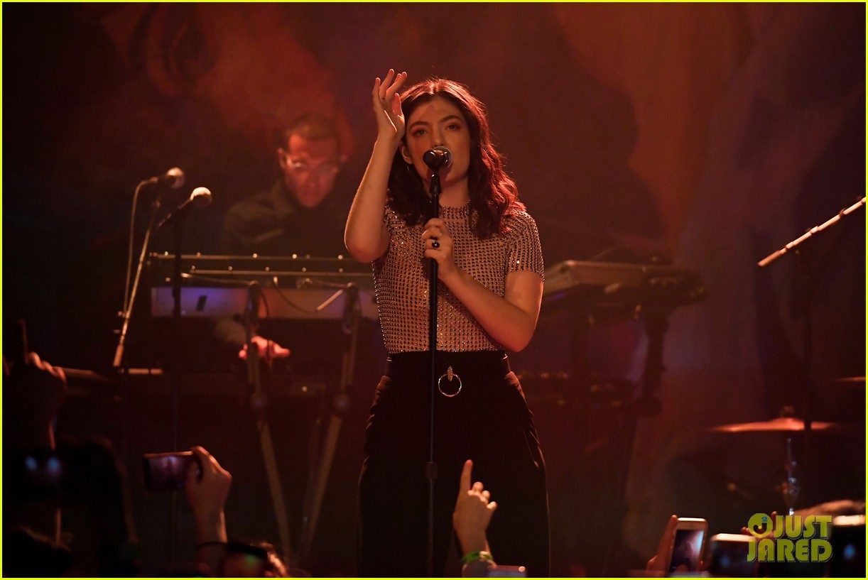 lorde plays songs from melodrama at private nyc show05