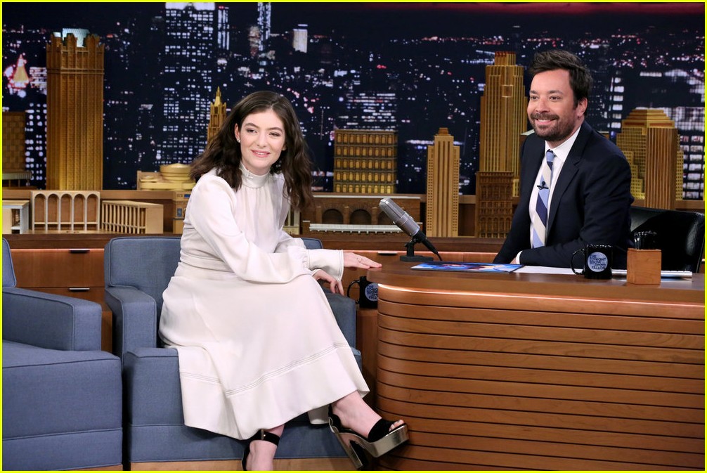 lorde performs perfect places fallon 03