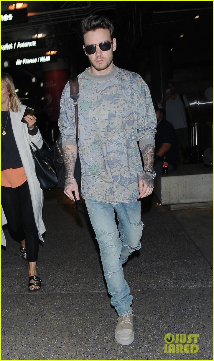 liam payne keeps his cool at lax airport02