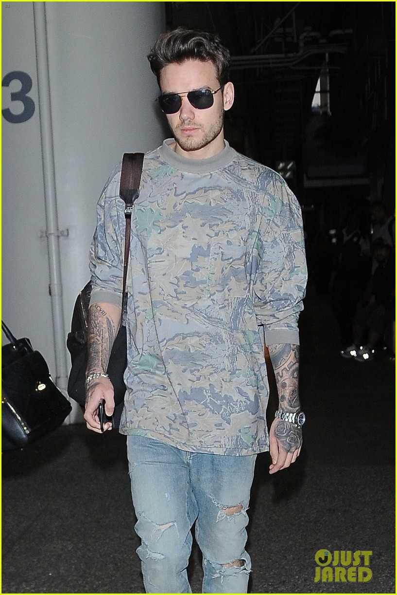 liam payne keeps his cool at lax airport03