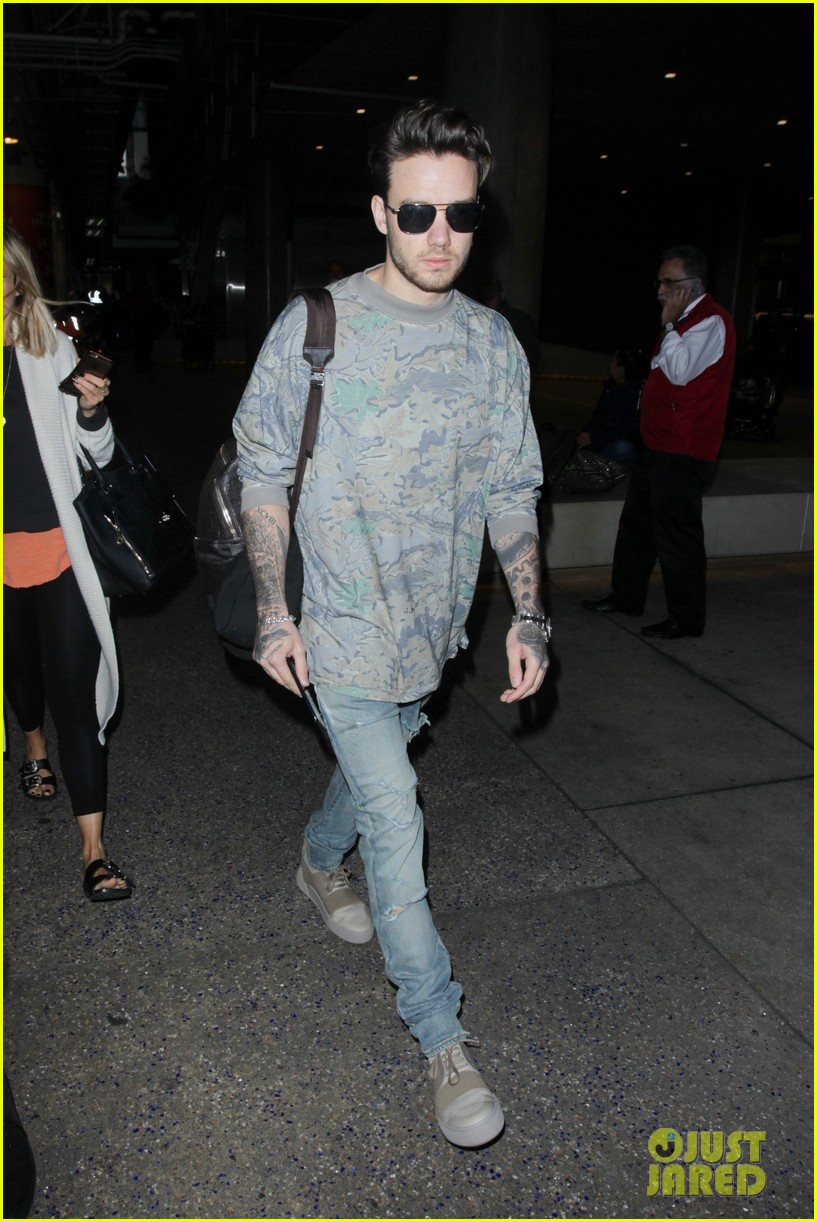 liam payne keeps his cool at lax airport04