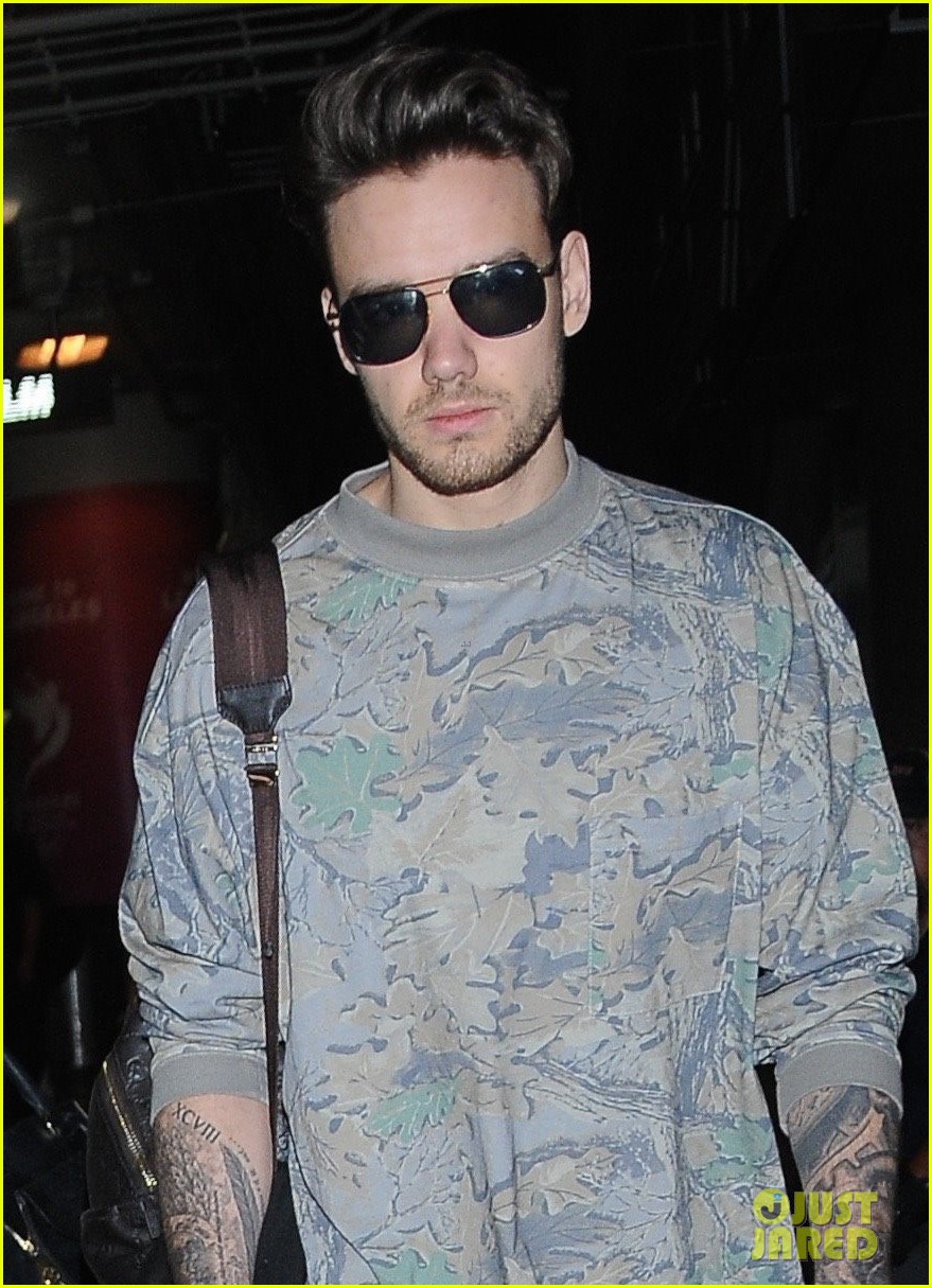 liam payne keeps his cool at lax airport05