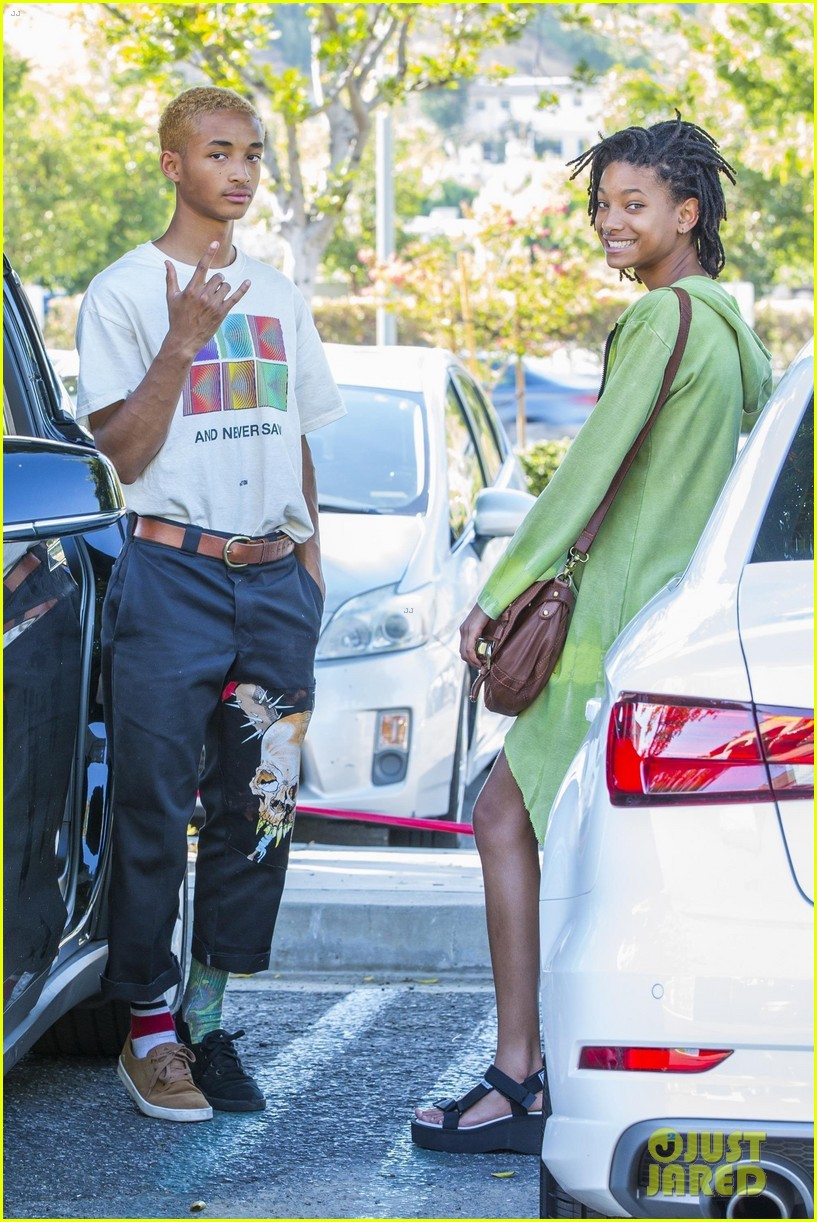 jaden and willow smith enjoy some brother sister bonding time 01