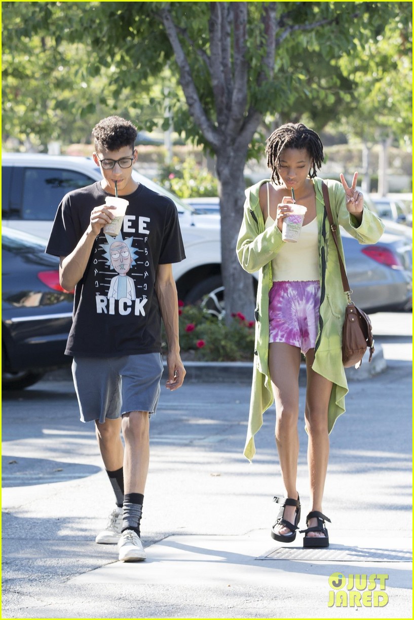 jaden and willow smith enjoy some brother sister bonding time 03