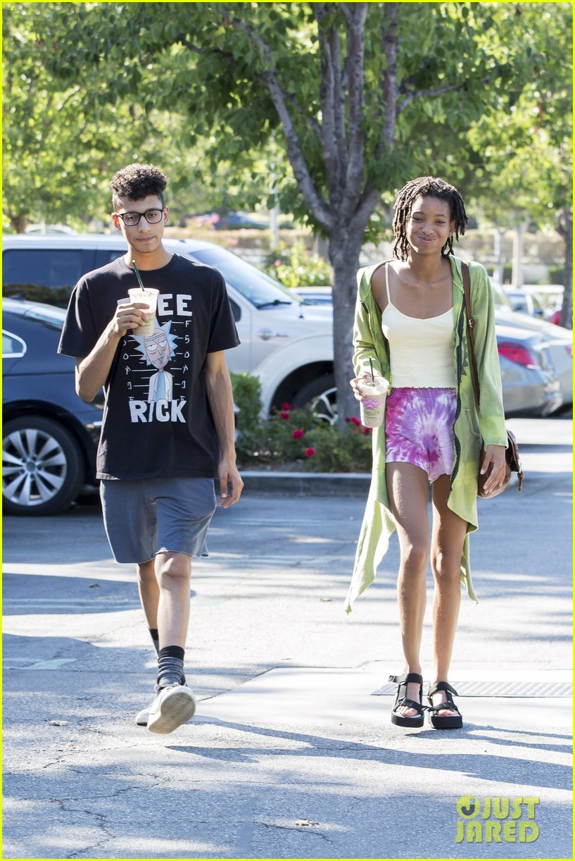 jaden and willow smith enjoy some brother sister bonding time 06