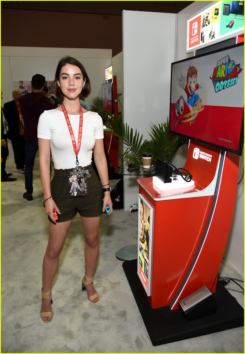 dylan cole sprouse adelaide kane e3 event 10
