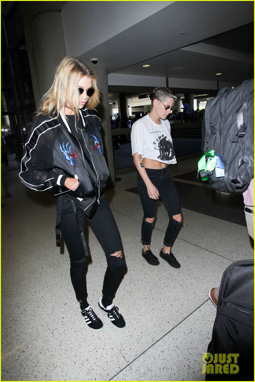 kristen stewart and stella maxwell jet out of town for weekend getaway 04