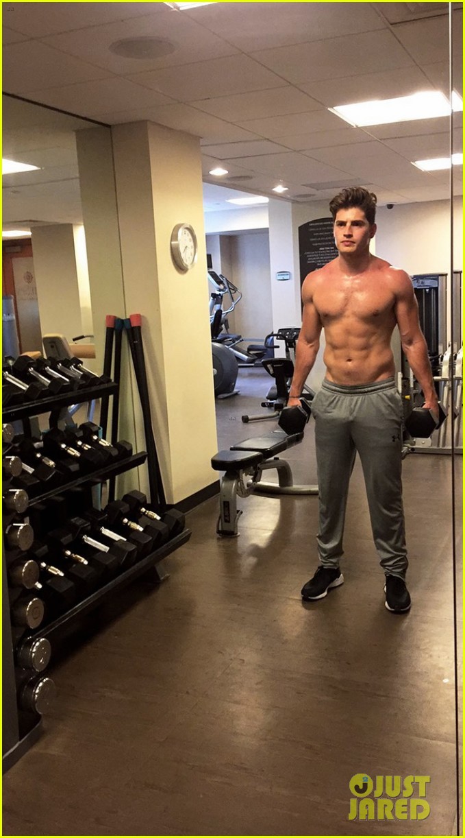 gregg0sulkin flaunts toned abs during shirtless workout01