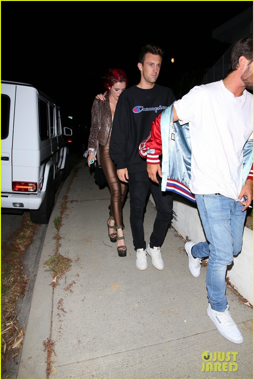 bella thorne scott disick hold hands on night at the club 41