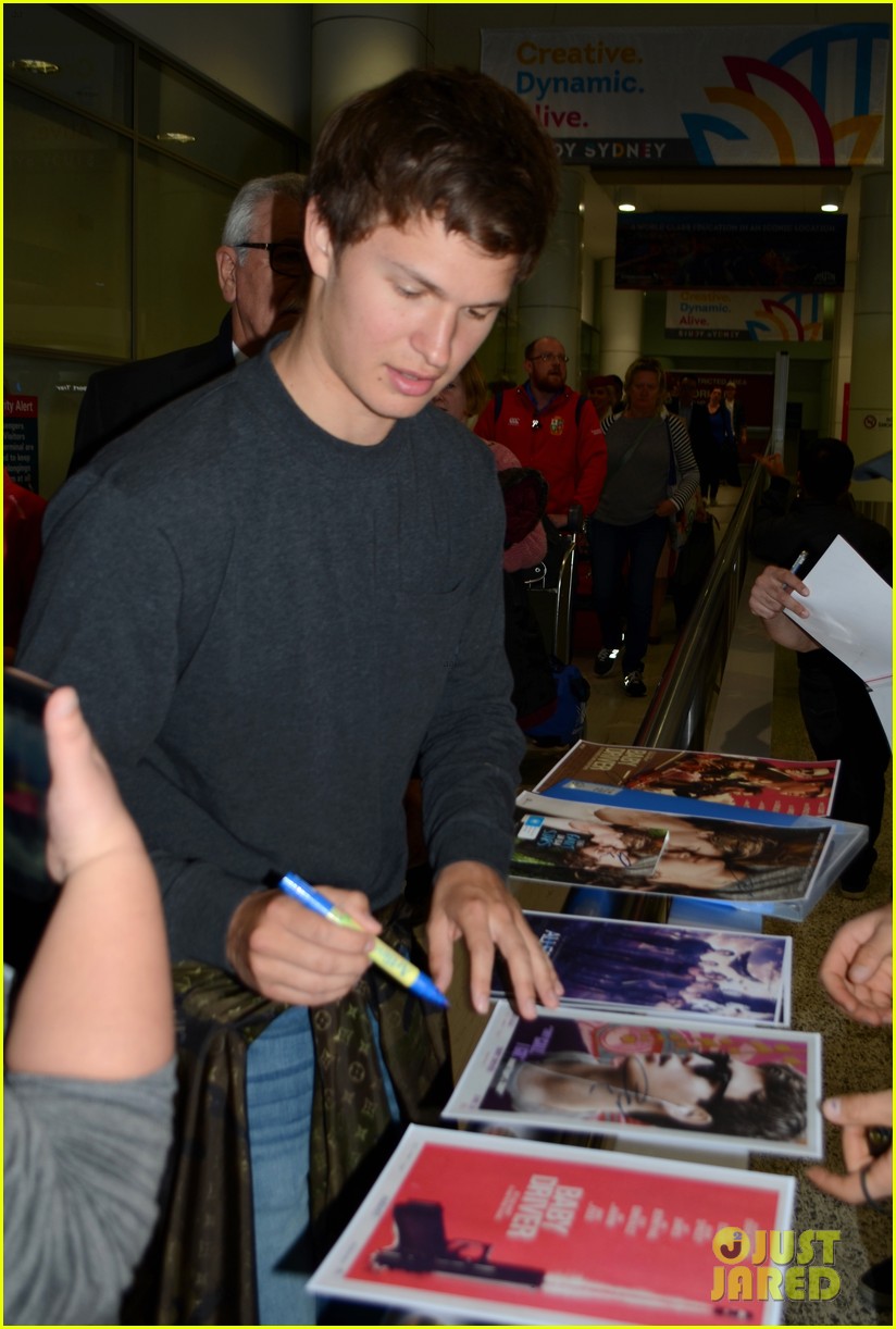 ansel elgort gets greeted by fans at australia airport 02