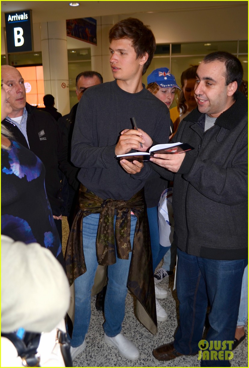 ansel elgort gets greeted by fans at australia airport 05