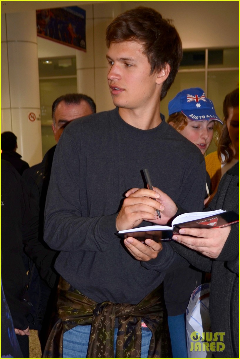 ansel elgort gets greeted by fans at australia airport 08