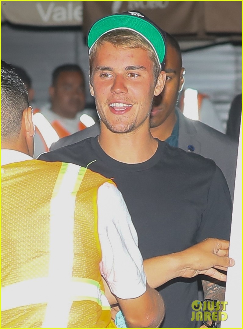 justin bieber grabs dinner at nobu with friends 04