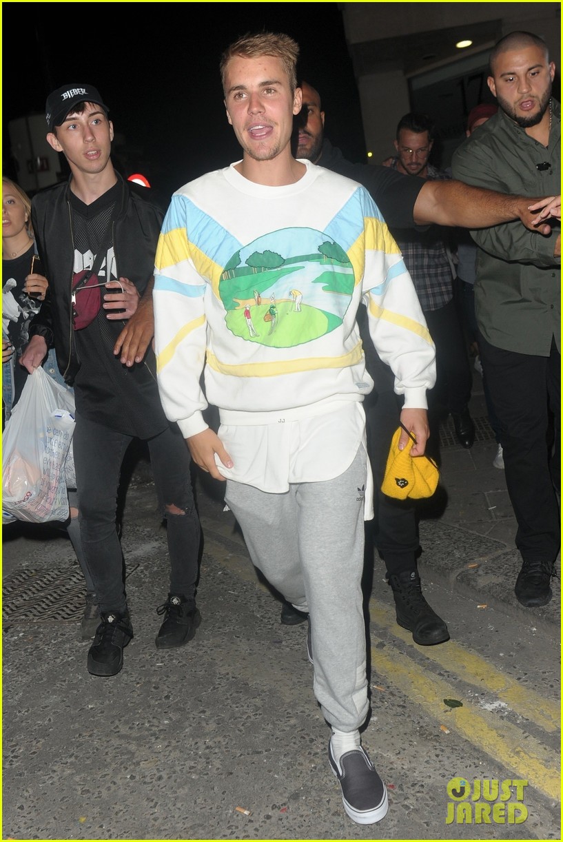 justin bieber hits the town for a night out05