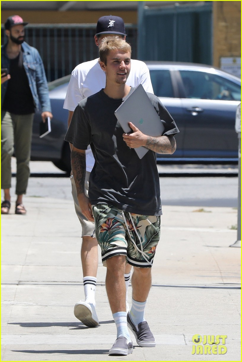 justin bieber hits photographer with truck after leaving church 01