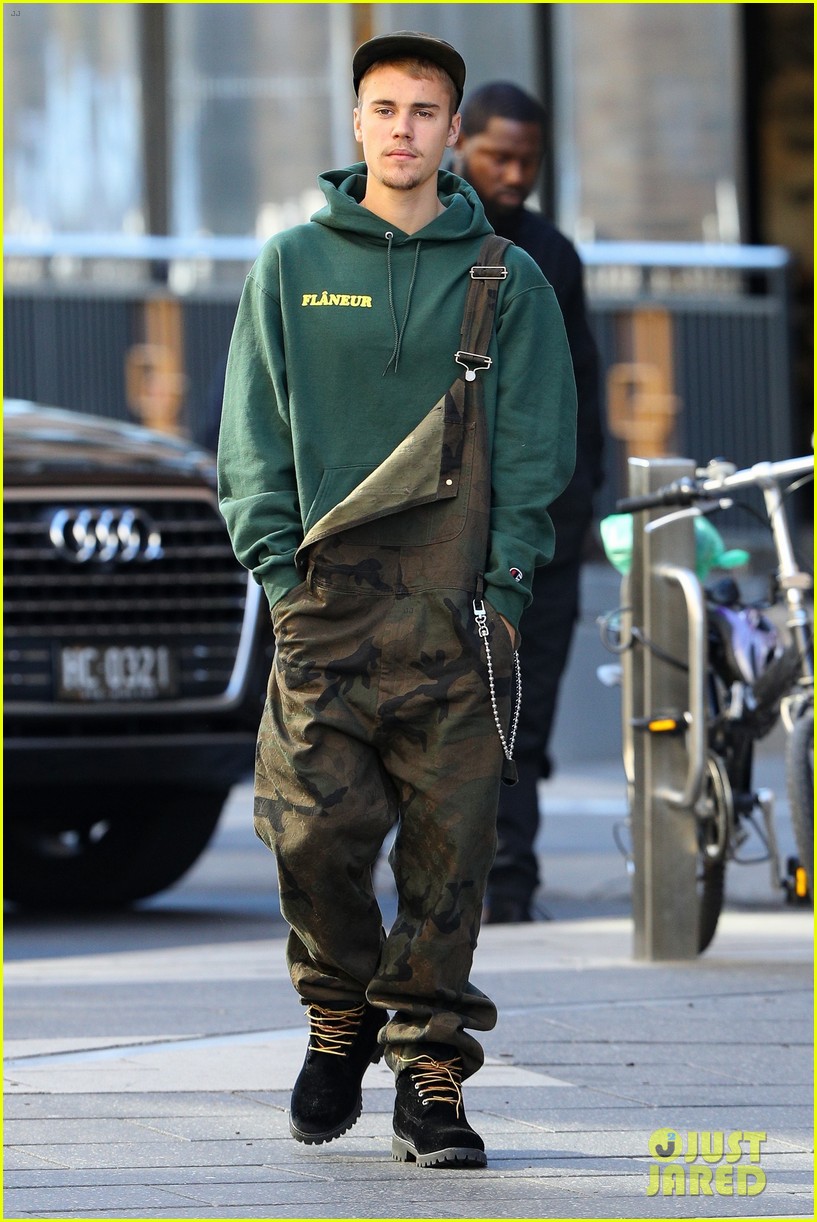 justin bieber wears overalls for lunch in sydney 05