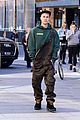 justin bieber wears overalls for lunch in sydney 03