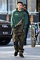 justin bieber wears overalls for lunch in sydney 05
