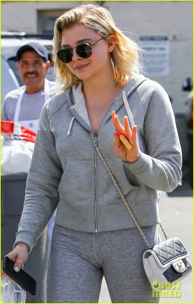 chloe moretz shows her support for the aclu 04