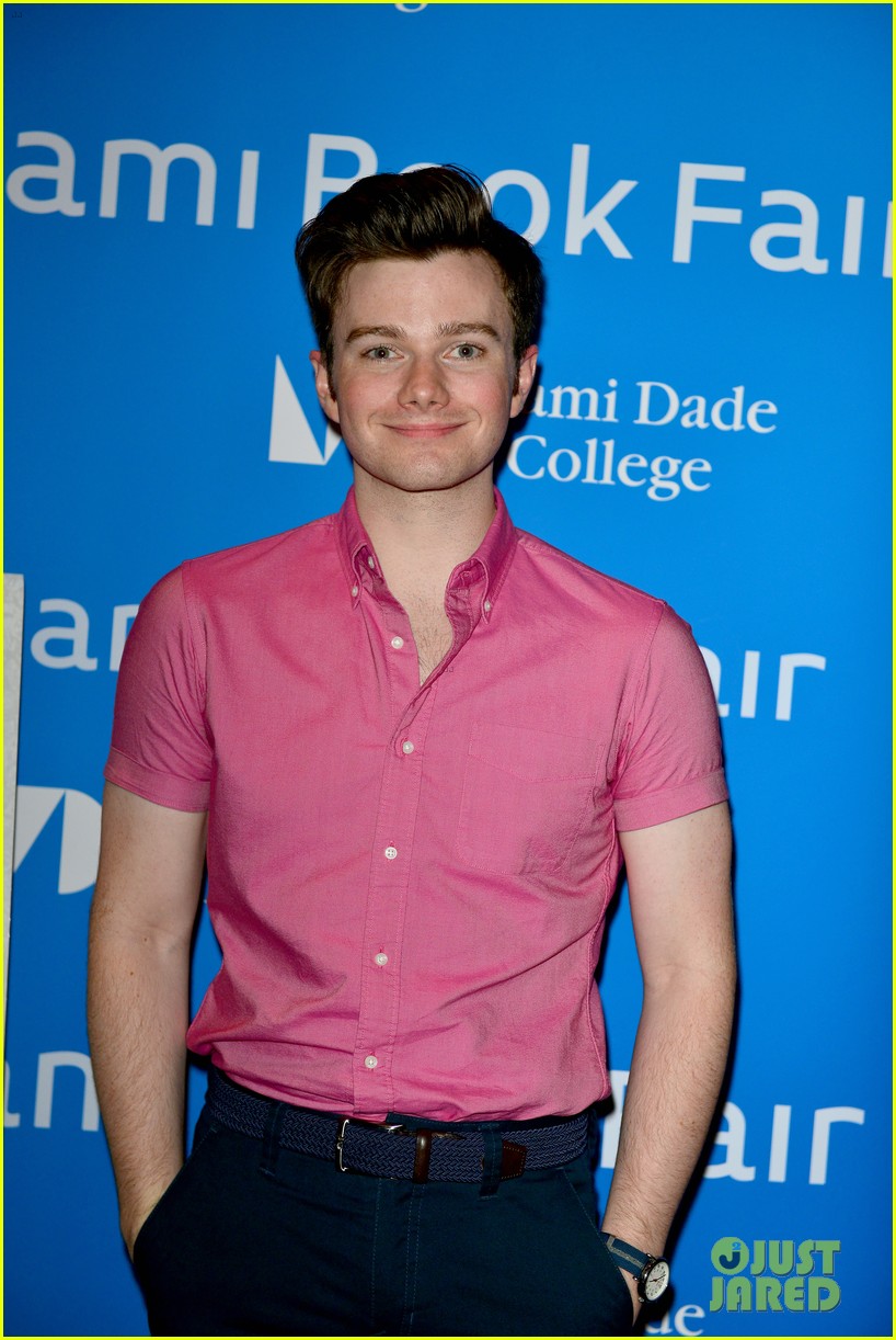 chris colfer land of stories book signing 04
